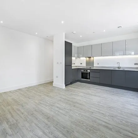 Image 2 - Southmere Drive, London, SE2 9AP, United Kingdom - Apartment for rent