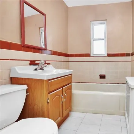 Image 8 - 61-44 82nd Place, New York, NY 11379, USA - House for sale