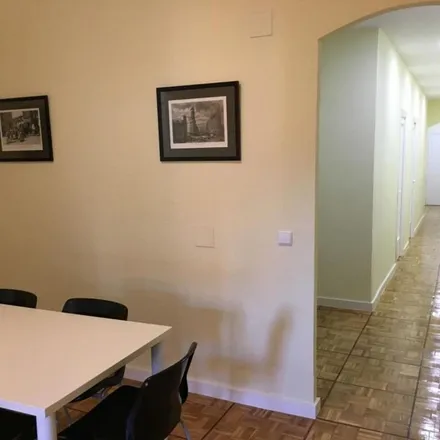 Rent this 7 bed apartment on Madrid in Clases de Guitarra, Ronda de Valencia