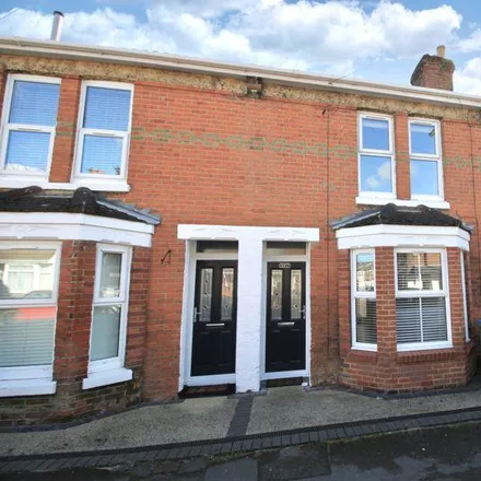 Rent this 3 bed townhouse on 33 York Road in Southampton, SO15 3GJ