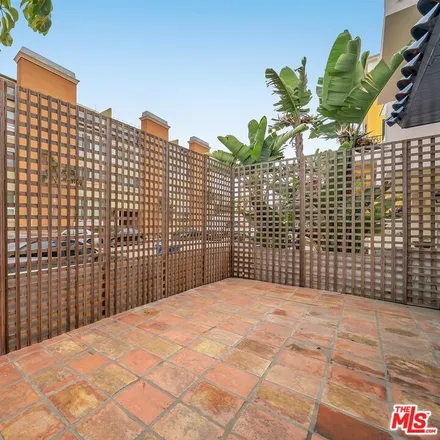 Image 2 - 6405 Pacific Avenue, Los Angeles, CA 90293, USA - Townhouse for sale