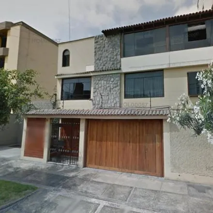 Rent this 5 bed house on Caminos del Inca Avenue 1672 in Santiago de Surco, Lima Metropolitan Area 15039