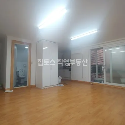 Rent this studio apartment on 서울특별시 서초구 서초동 1626-18