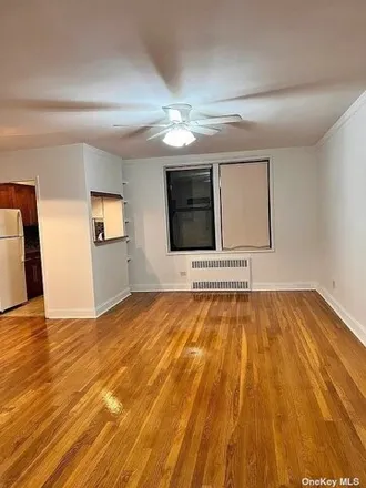 Image 7 - The Monteray, 37-30 83rd Street, New York, NY 11372, USA - Apartment for sale