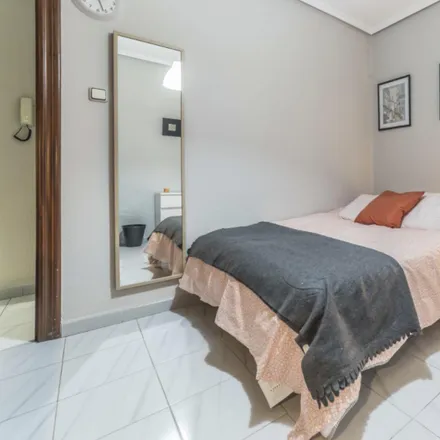 Rent this 5 bed room on Carrer del Doctor Manuel Candela in 31, 46022 Valencia