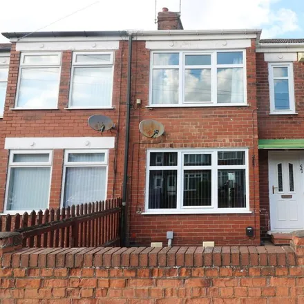 Rent this 3 bed townhouse on Woodlands Road in Hull, HU5 5EE