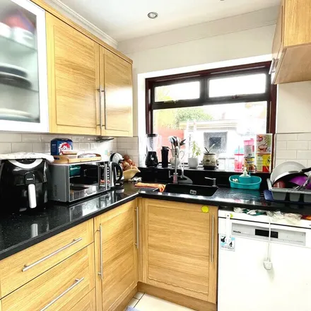 Image 2 - The Vale, Childs Hill, London, NW11 8SJ, United Kingdom - Duplex for rent