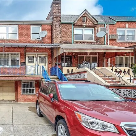 Image 3 - 2111 Cropsey Avenue, New York, NY 11214, USA - Townhouse for sale