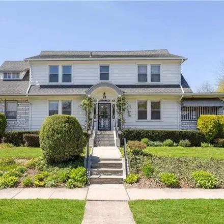 Buy this 5 bed house on 4 Risley Place in City of New Rochelle, NY 10801