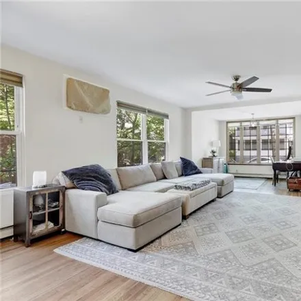 Image 5 - 58 71st Street, New York, NY 11209, USA - Duplex for sale