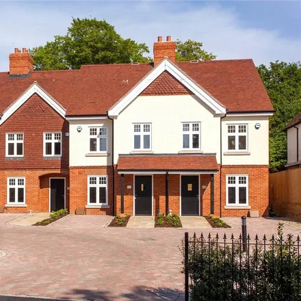 Rent this 4 bed townhouse on Wargrave Hill in Wargrave, RG10 8JG