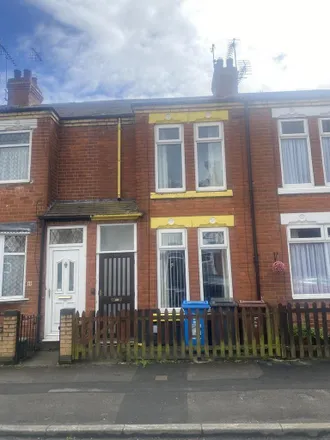 Rent this 2 bed townhouse on Wharncliffe Street in Hull, HU5 3LU