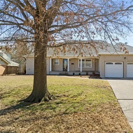 Rent this 3 bed house on 4020 East 48th Street in Tulsa, OK 74135