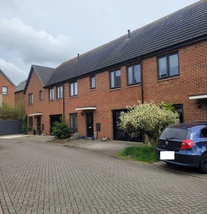 Rent this 4 bed townhouse on Reed Street in Old Woking, GU22 9FU