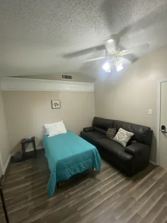 Rent this 1 bed room on Arlington