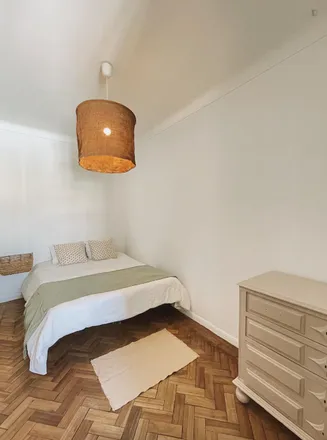 Rent this 3 bed room on Rua do Bonjardim 631 in 633, 4000-120 Porto