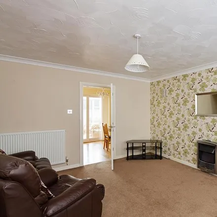 Image 3 - Clews Walk, Newcastle-under-Lyme, ST5 8RG, United Kingdom - House for rent