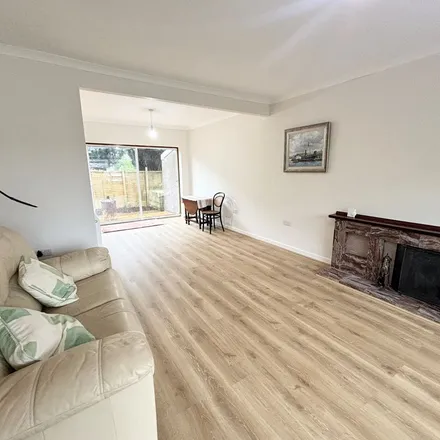 Rent this 4 bed apartment on 26 Belmont Drive in Bristol, BS8 3UU