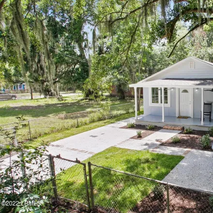Buy this 3 bed house on 1004 Monson Street in Beaufort, SC 29902