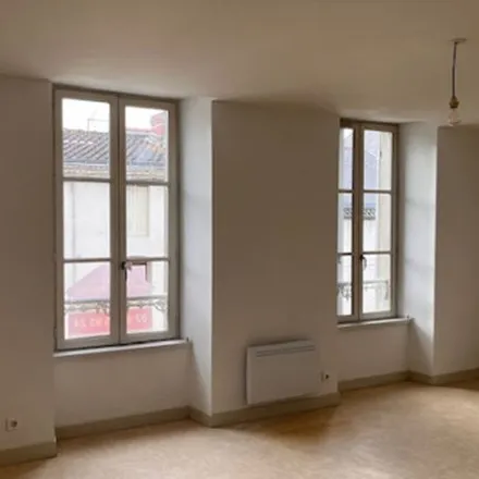 Rent this 3 bed apartment on 15 Rue de la Gare (Chemillé) in 49120 Chemillé-en-Anjou, France