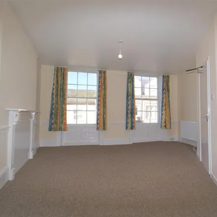 Image 3 - Nisa Local, 23-25 Fore Street, Cullompton, EX15 1JS, United Kingdom - Apartment for rent
