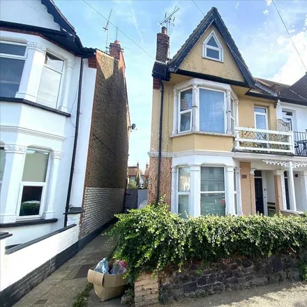 Rent this 2 bed apartment on Alexandra Road in Leigh on Sea, SS9 1AG