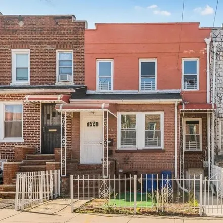 Buy this 4 bed house on 936 E 221st St in New York, 10469