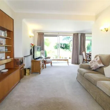 Image 3 - Thorndon Park Crescent, Leigh on Sea, SS9 4RG, United Kingdom - Duplex for sale