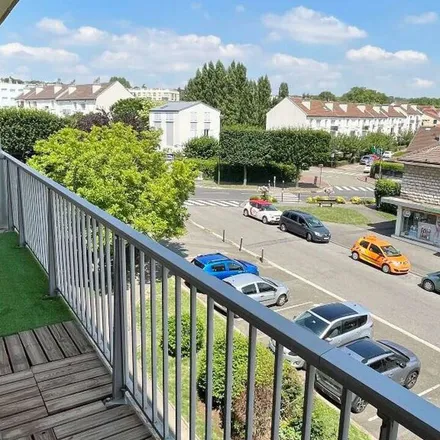 Rent this 3 bed apartment on 24 Rue Laurent Gaudet in 78150 Le Chesnay-Rocquencourt, France