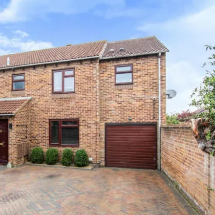 Buy this 4 bed house on 67 Flatford Place in Thrupp, OX5 1TQ