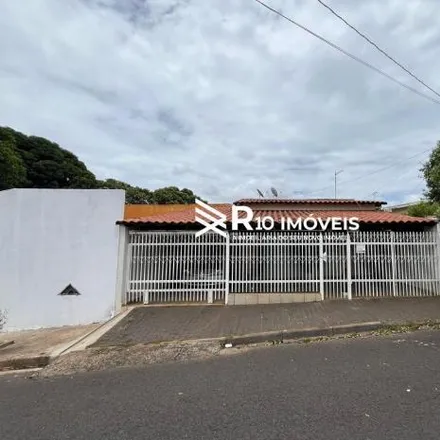 Buy this 3 bed house on Praça Lincoln in Presidente Roosevelt, Uberlândia - MG