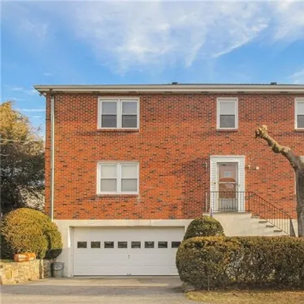 Rent this 3 bed house on 4 Livingston Street in East White Plains, Town/Village of Harrison