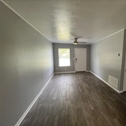 Rent this studio apartment on 318 East Walnut Avenue in Crestview, FL 32539