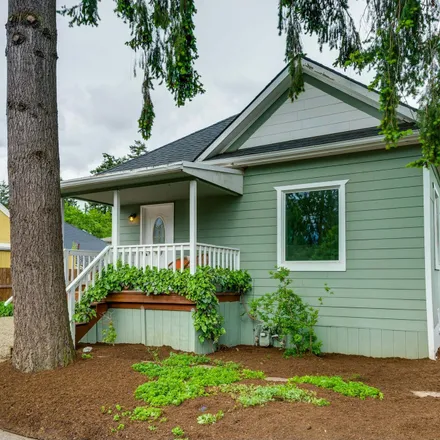 Buy this 3 bed house on 5720 Southeast 71st Avenue in Portland, OR 97206