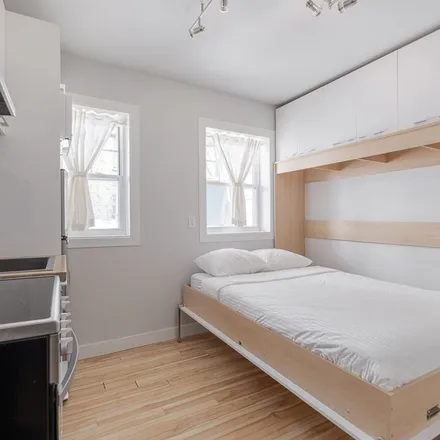 Rent this 1 bed apartment on Nutri Soir in 444 1re Avenue, Quebec
