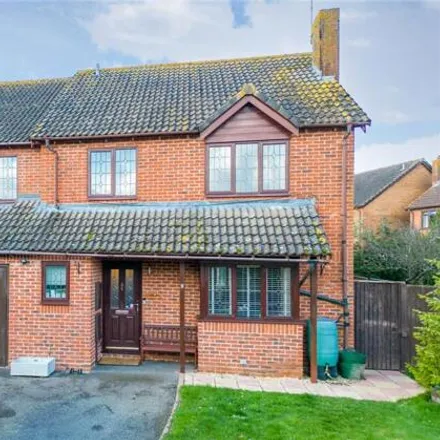 Buy this 5 bed house on The Martins in Thatcham, RG19 4FD