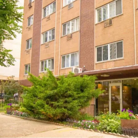 Rent this 1 bed apartment on 5746 n sheridan