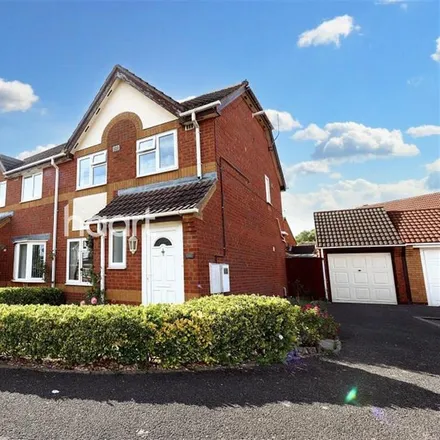 Rent this 3 bed duplex on Conwy Close in Horeston Grange, CV11 4FS