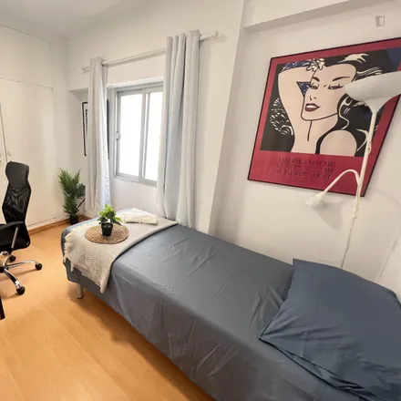 Rent this 5 bed room on Carrer del Vinalopó in 7, 46021 Valencia