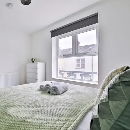 Image 4 - 14 Cumrae St - Apartment for rent