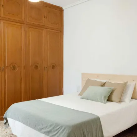 Rent this 6 bed room on Supercor Exprés in Avinguda del Regne de València, 78