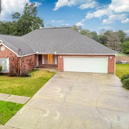 Buy this 4 bed house on 155 Kingswood Drive in Lafayette, LA 70501