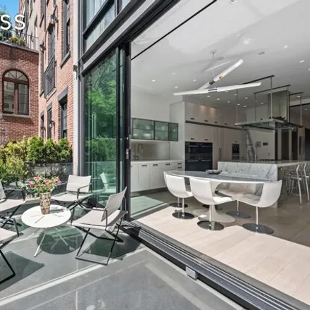 Image 7 - 184 East 75th Street, New York, NY 10021, USA - Townhouse for sale