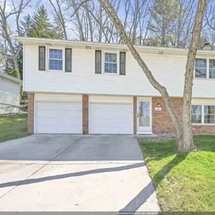 Buy this 3 bed house on 133 Cliffview Drive in Green Bay, WI 54302