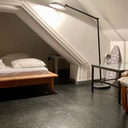 Rent this 3 bed room on Rue du Trône - Troonstraat 216 in 1050 Ixelles - Elsene, Belgium