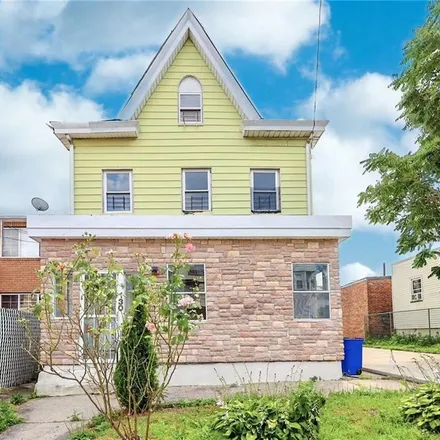 Buy this 6 bed house on 110 Prospect Street in New York, NY 10304