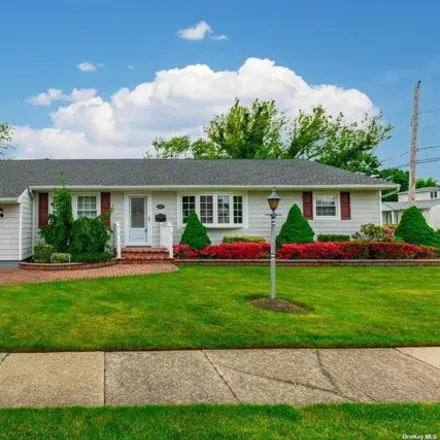 Buy this 3 bed house on 402 2nd Avenue in Village of Lindenhurst, NY 11757