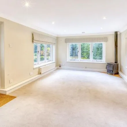 Image 7 - Spring Woods, Virginia Water, GU25 4PW, United Kingdom - Apartment for rent