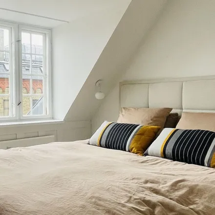 Rent this 2 bed apartment on 1408 København K