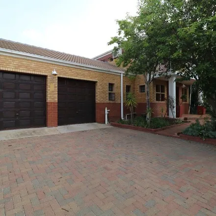 Rent this 3 bed townhouse on Silver Lakes golf course in Von Backstrom Boulevard, Tshwane Ward 101
